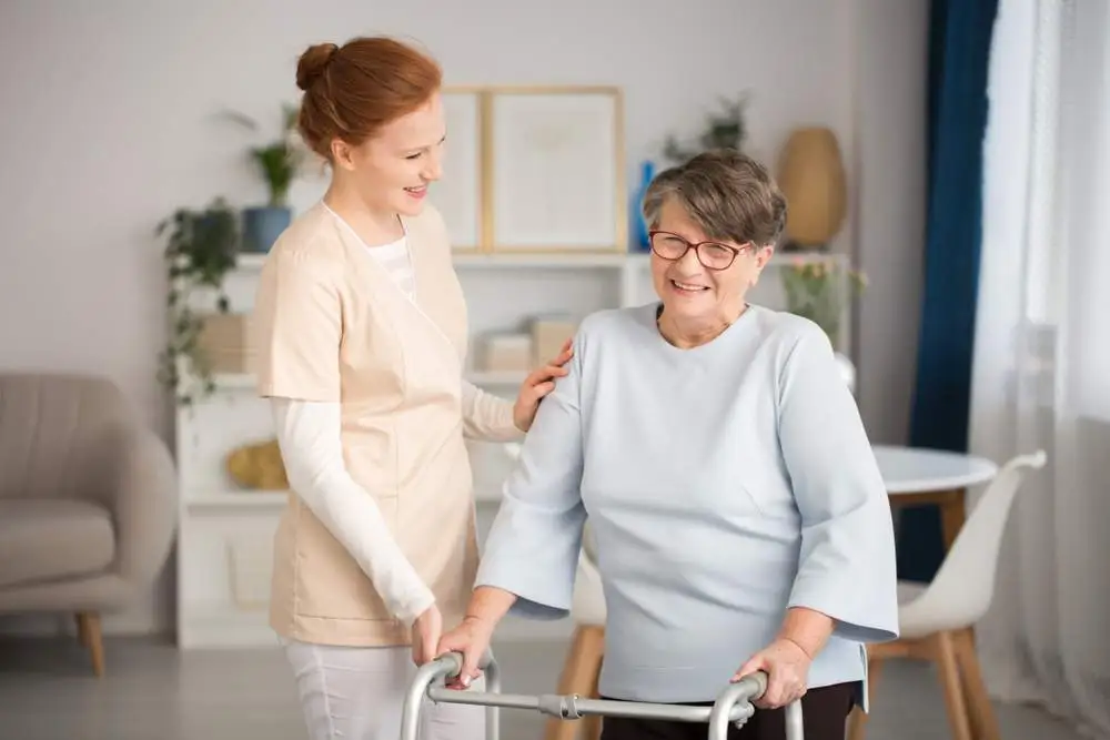 Role of a Senior Care Assistant in the UK: Responsibilities and Benefits